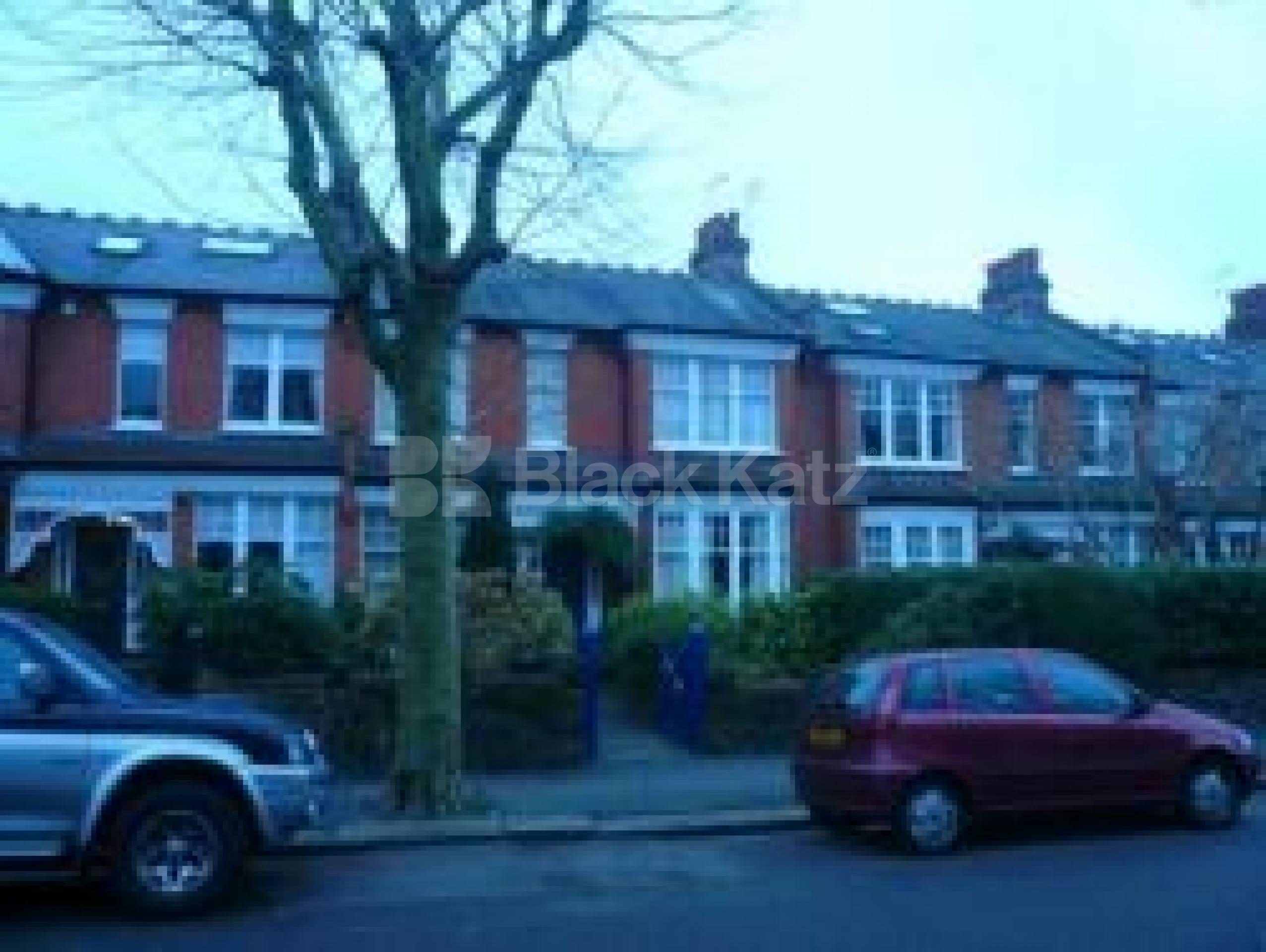 			AMAZING STUDIO!!!, Studio Apartment, 1 bath, 1 reception Flat			 Grand Avenue, MUSWELL HILL N10 n10